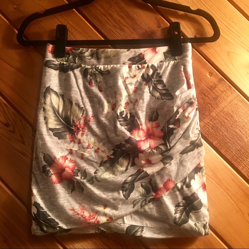Zara grey flower skirt
